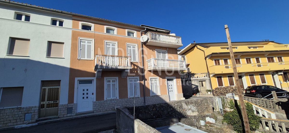 CRIKVENICA, casa bifamiliare vicino al centro città, RIDOTTO!