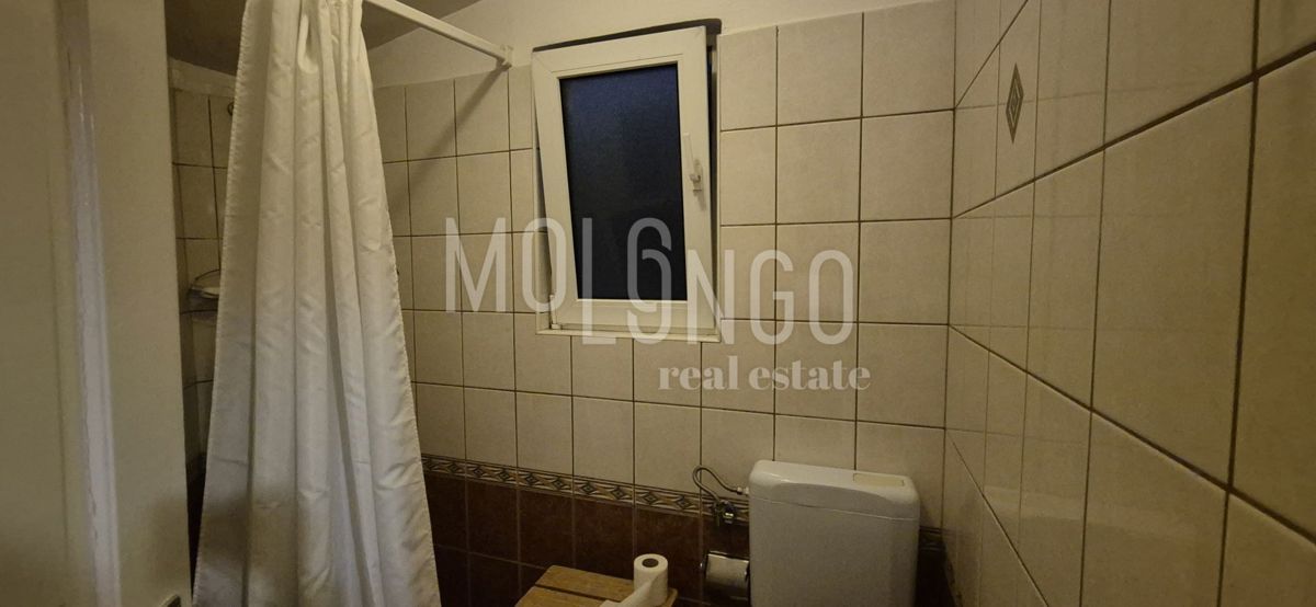 CRIKVENICA, casa bifamiliare vicino al centro città, RIDOTTO!