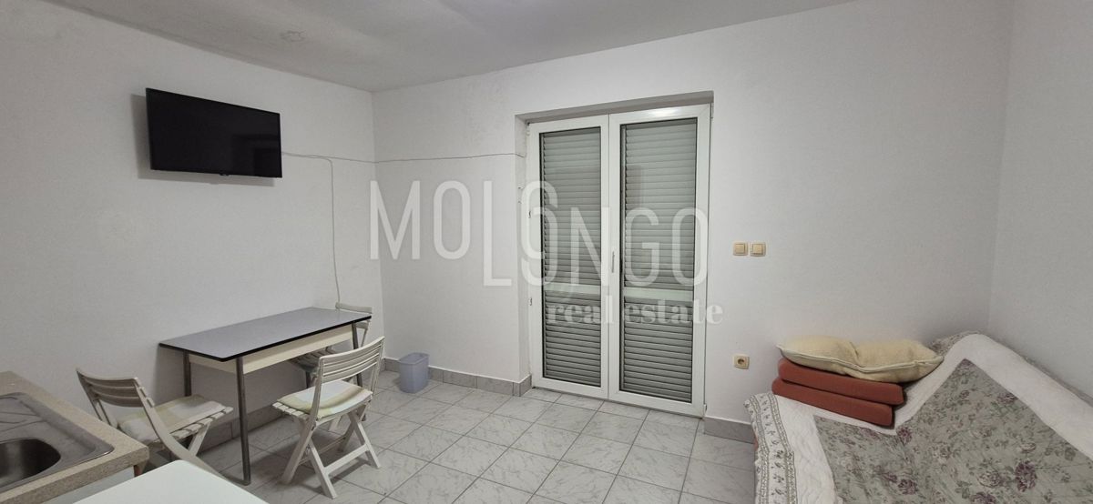 CRIKVENICA, casa bifamiliare vicino al centro città, RIDOTTO!