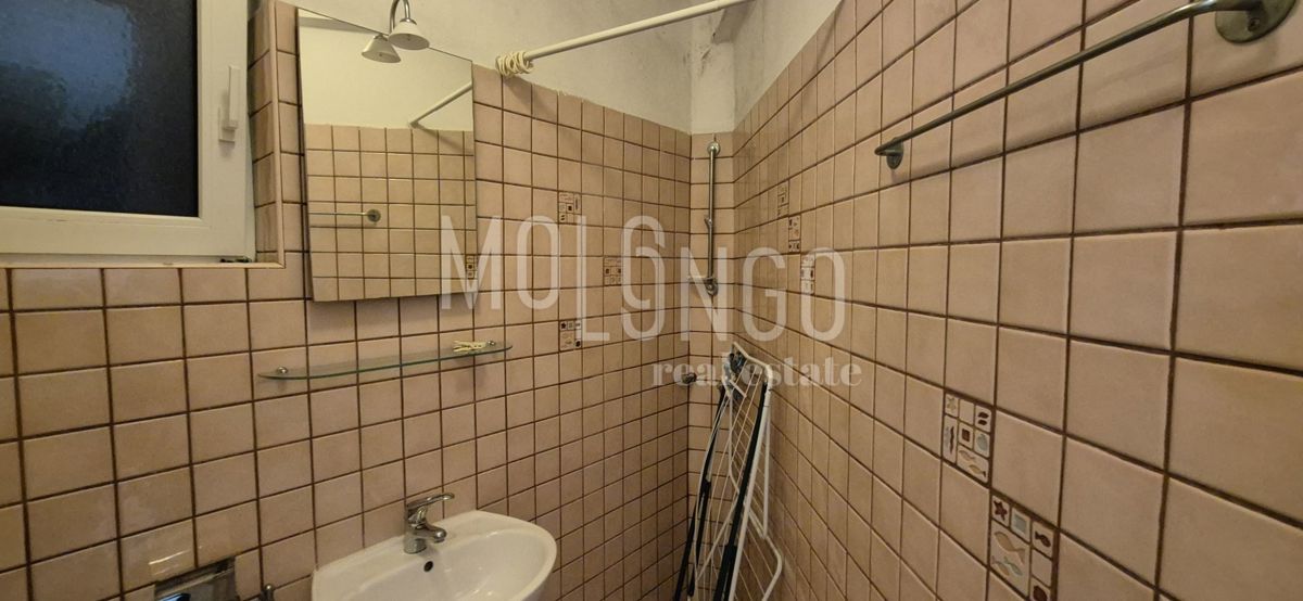 CRIKVENICA, casa bifamiliare vicino al centro città, RIDOTTO!