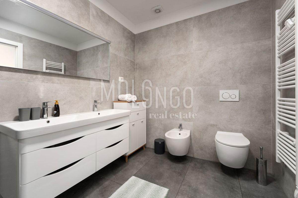 ISTRA, FUNTANA - vrhunski stan u prizemlju, 500 m od mora