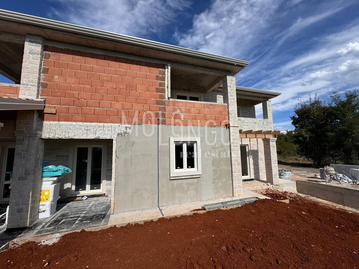  ISTRIA, POREČ – Splendida villa in un tranquillo villaggio istriano.