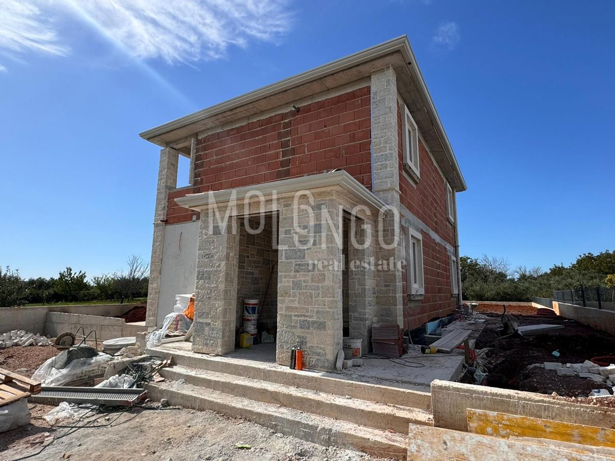  ISTRIA, POREČ – Splendida villa in un tranquillo villaggio istriano.