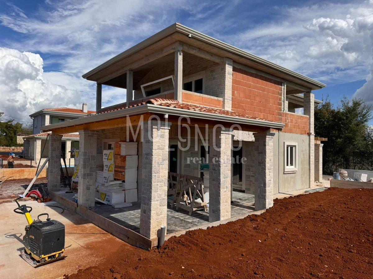  ISTRIA, POREČ – Splendida villa in un tranquillo villaggio istriano.