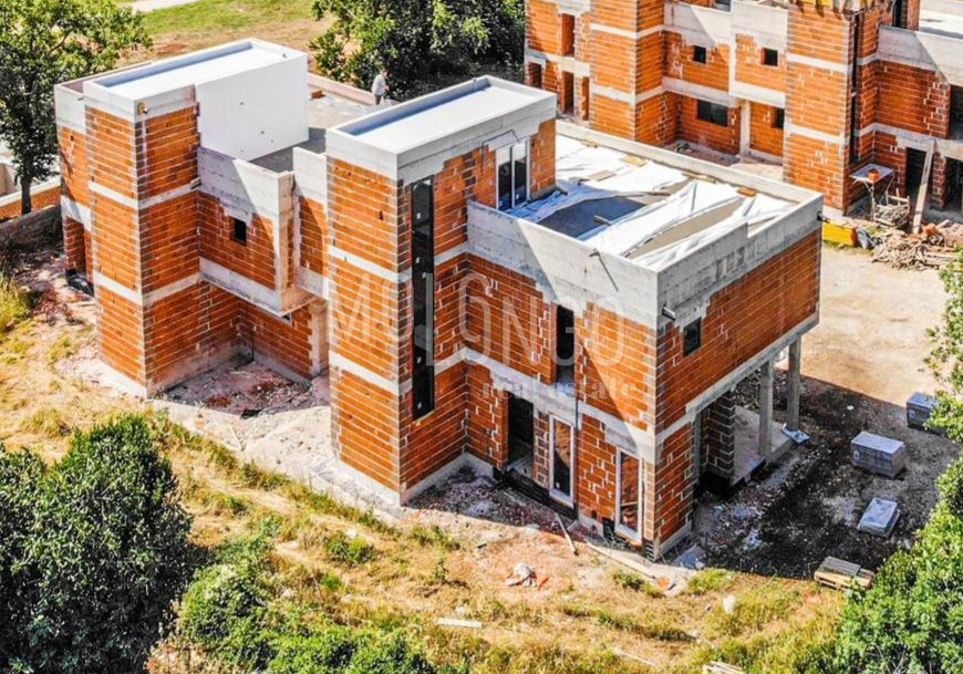 ISTRA, MEDULIN – Casa bifamiliare con vista mar