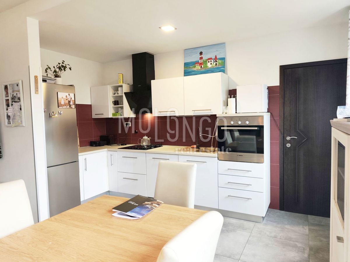 ISTRA, KRINGA- samostojeća kuća s bazenom na 2000 m² okućnice