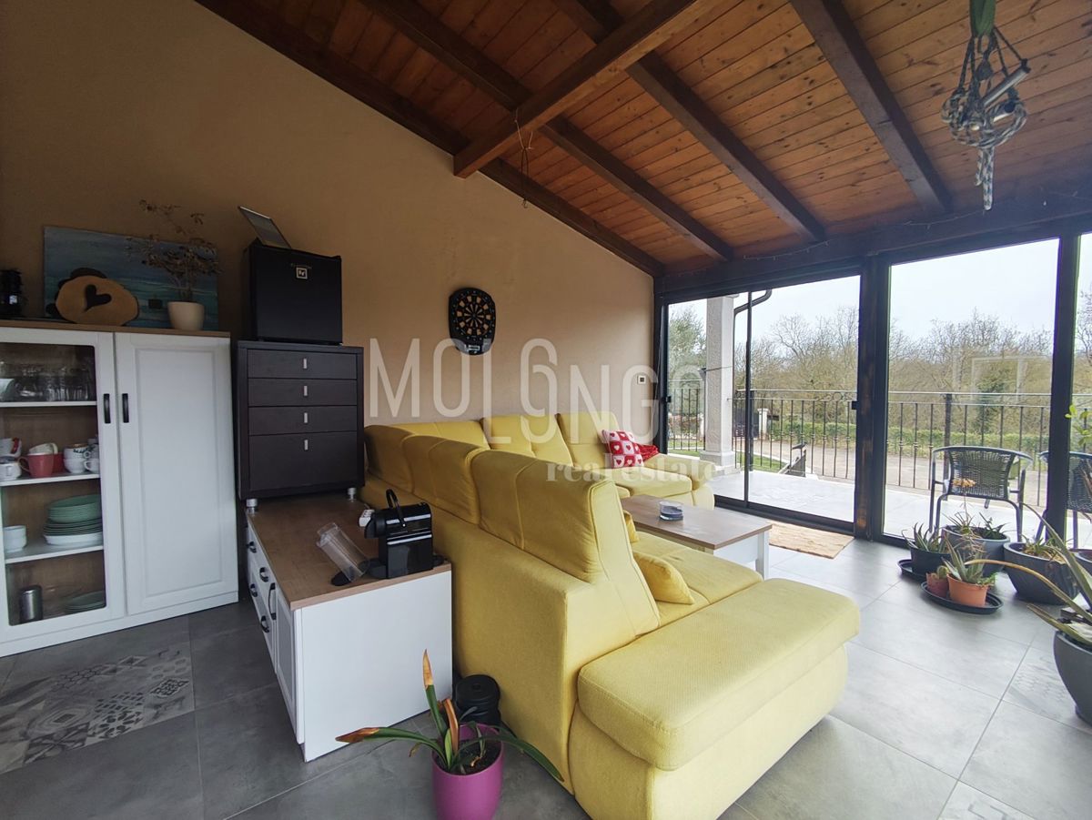 ISTRA, KRINGA- samostojeća kuća s bazenom na 2000 m² okućnice