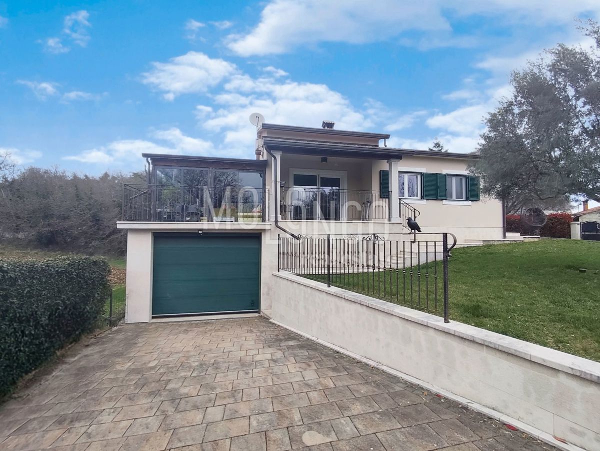 ISTRA, KRINGA- samostojeća kuća s bazenom na 2000 m² okućnice