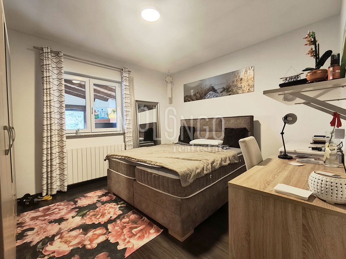 ISTRA, KRINGA- samostojeća kuća s bazenom na 2000 m² okućnice