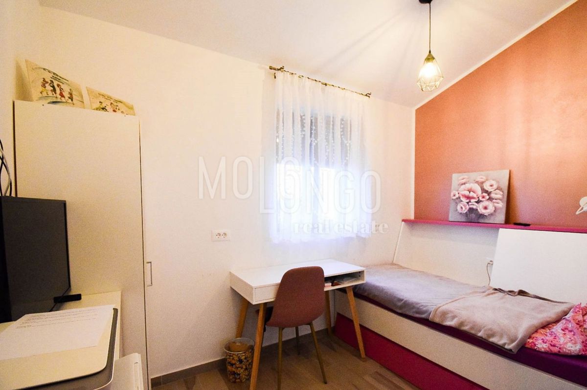 ISTRIA, dintorni di POREČ – OCCASIONE! Casa moderna a 10 minuti dal mare