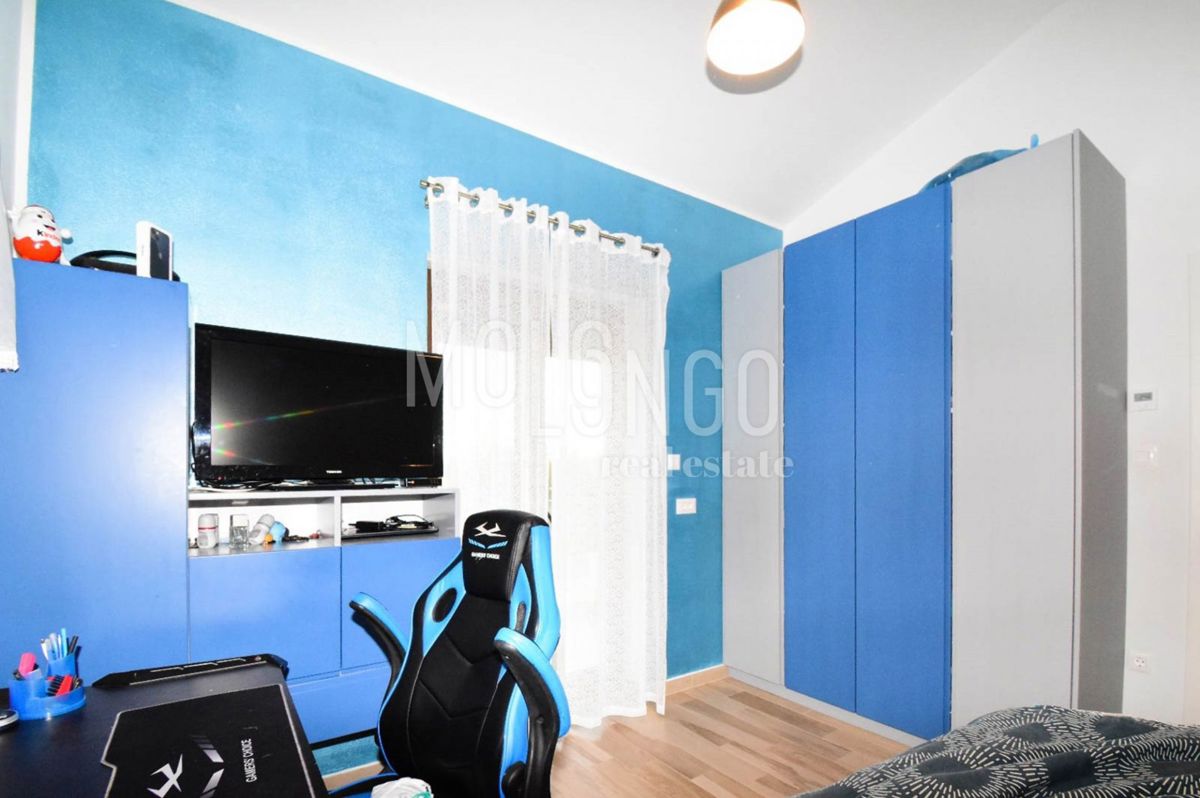 ISTRIA, dintorni di POREČ – OCCASIONE! Casa moderna a 10 minuti dal mare