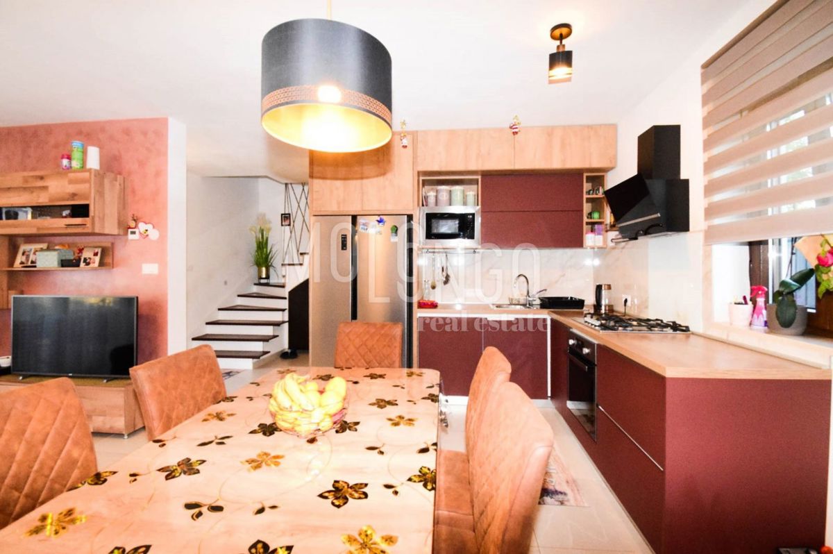 ISTRIA, dintorni di POREČ – OCCASIONE! Casa moderna a 10 minuti dal mare