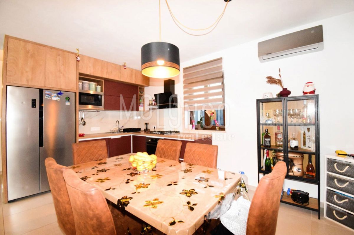 ISTRIA, dintorni di POREČ – OCCASIONE! Casa moderna a 10 minuti dal mare