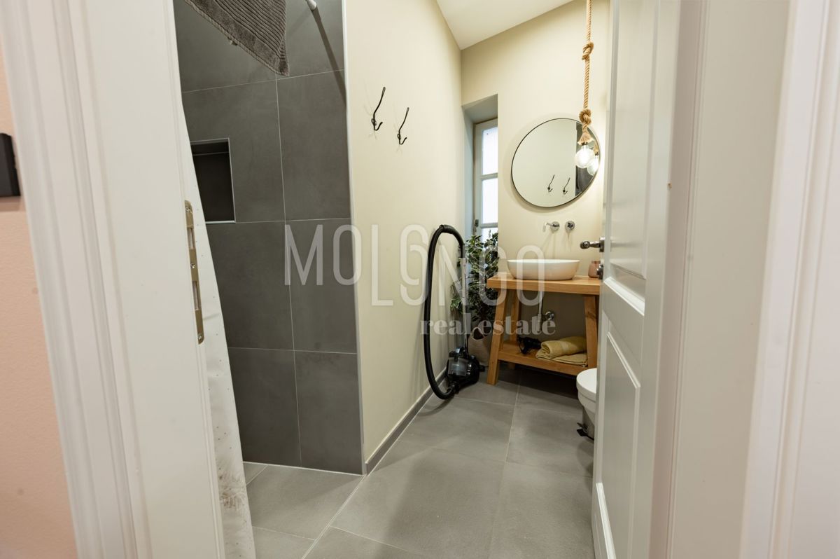 ISTRA, POREČ- Starogradska jezgra – kompletno renoviran stan, idealan za najam