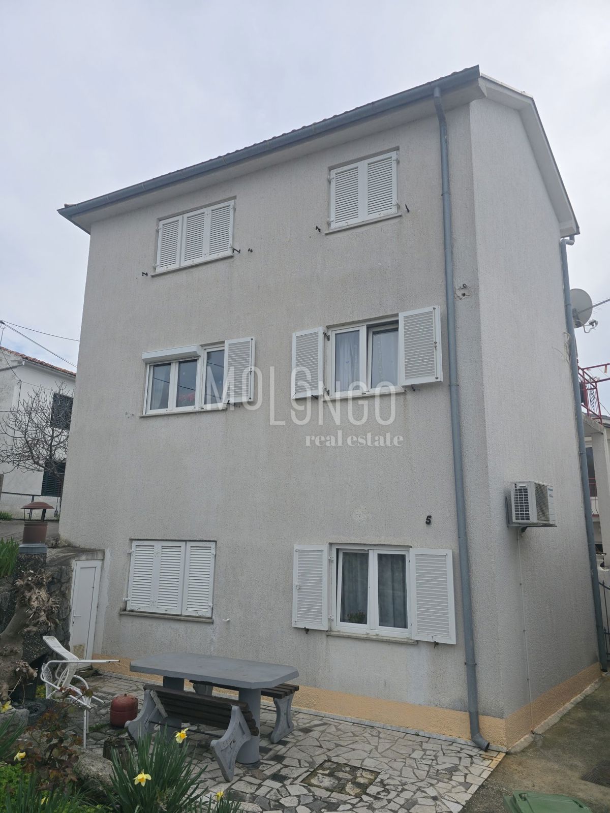 JADRANOVO, casa con cinque appartamenti, a 450 m dal mare