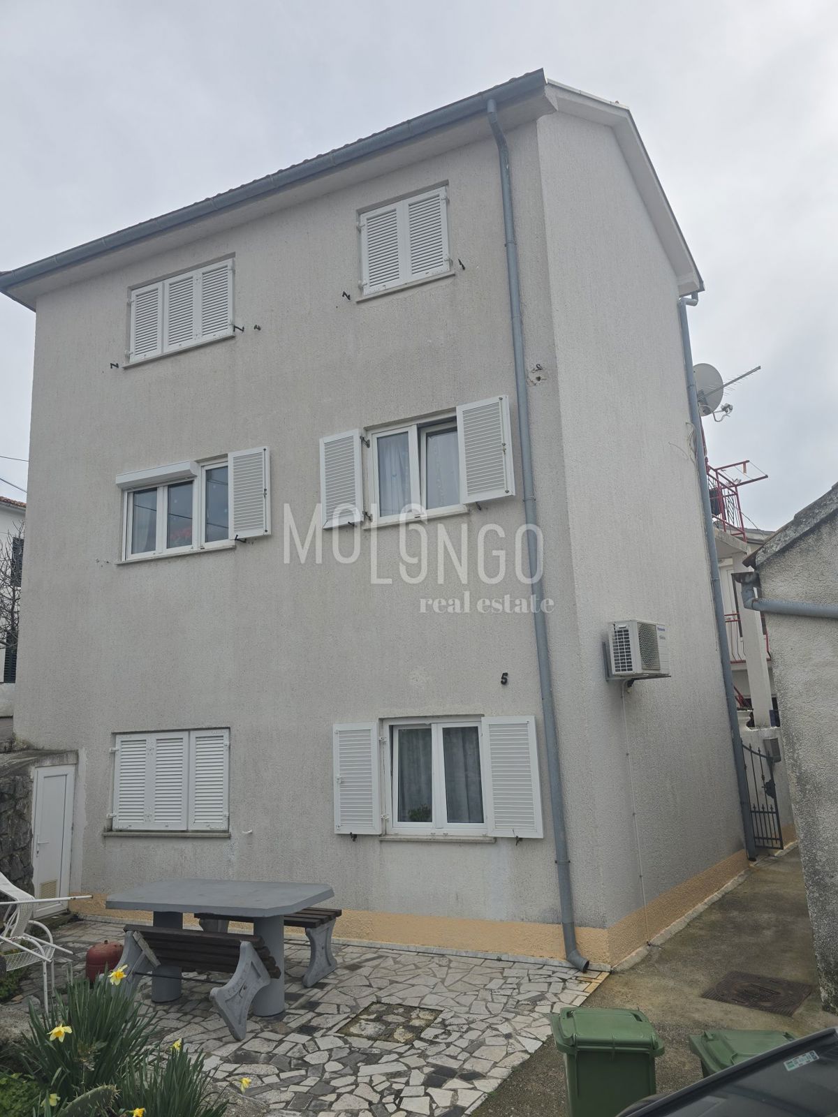 JADRANOVO, casa con cinque appartamenti, a 450 m dal mare