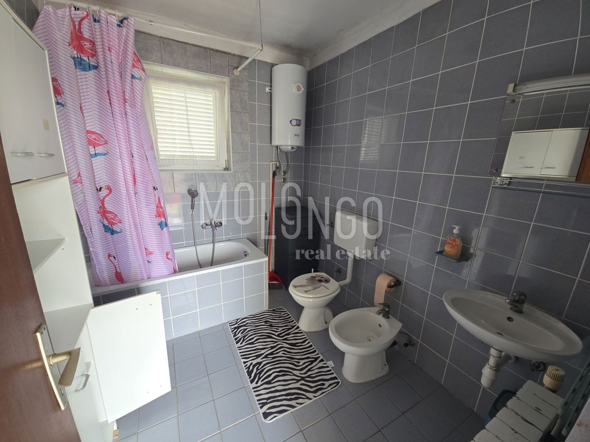 JADRANOVO, casa con cinque appartamenti, a 450 m dal mare