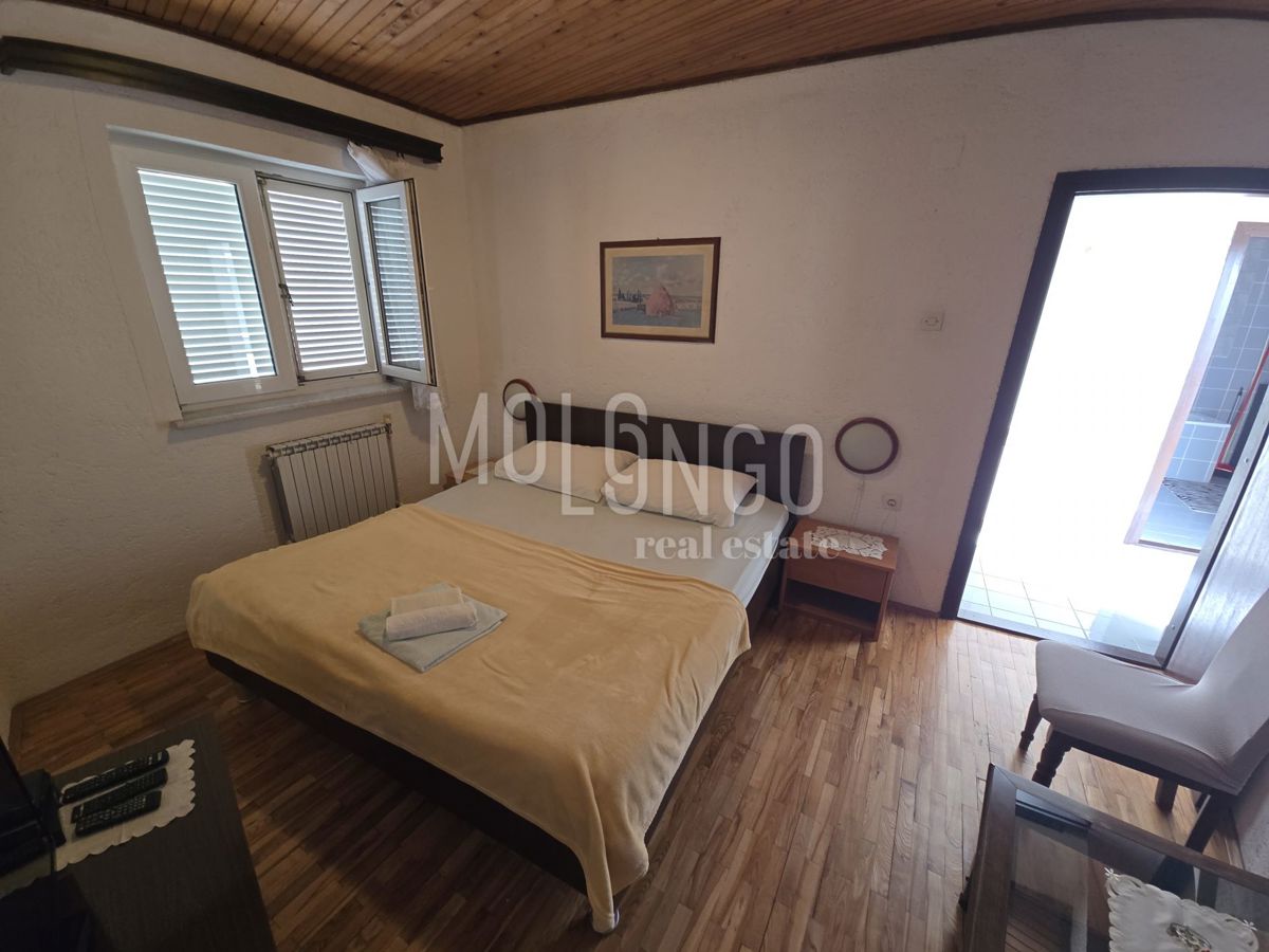 JADRANOVO, casa con cinque appartamenti, a 450 m dal mare