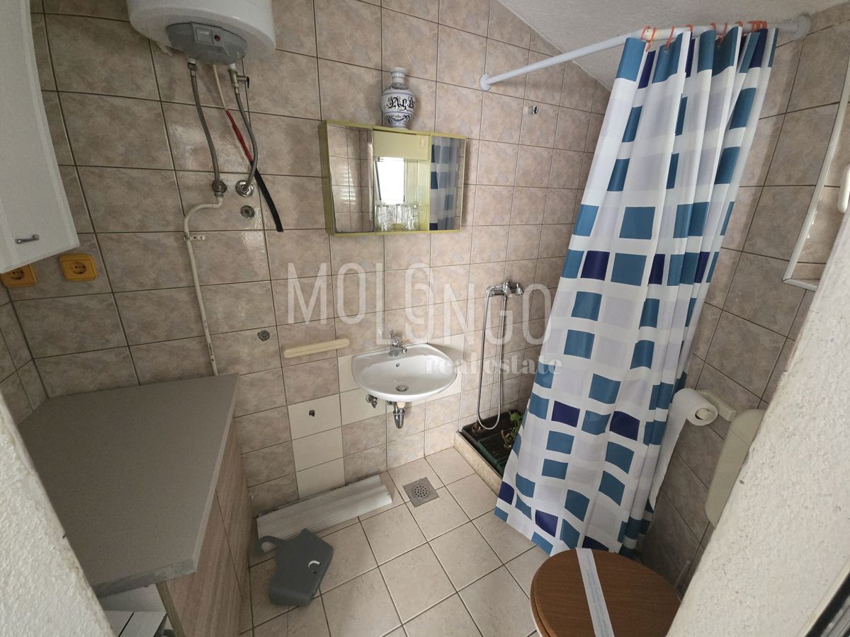 JADRANOVO, casa con cinque appartamenti, a 450 m dal mare