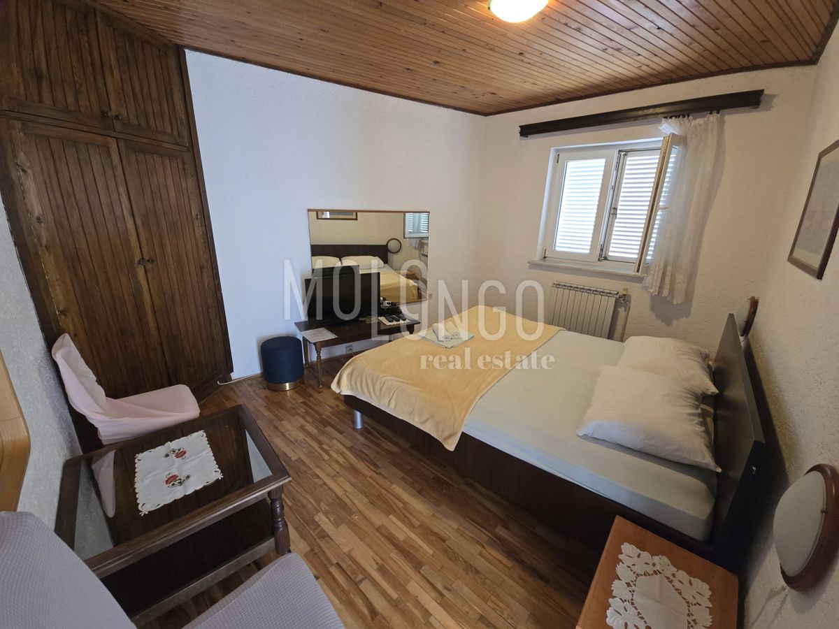 JADRANOVO, casa con cinque appartamenti, a 450 m dal mare