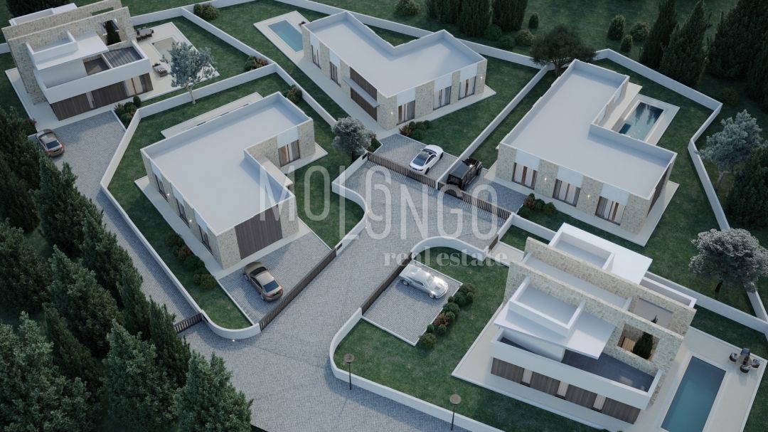 ISTRA, TINJAN Terreno edificabile con permessi di costruzione rilasciati per 5 ville con piscina.