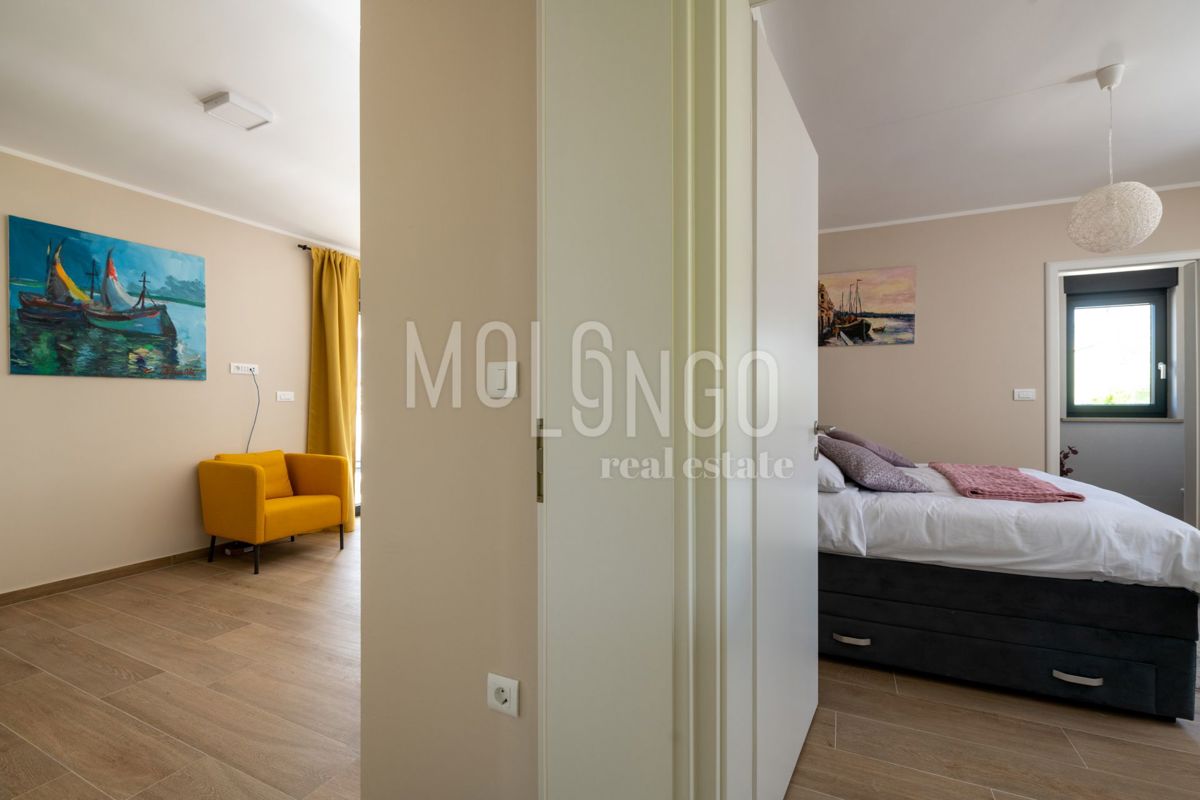 ISTRA – Moderna villa s bazenom i pogledom na more!