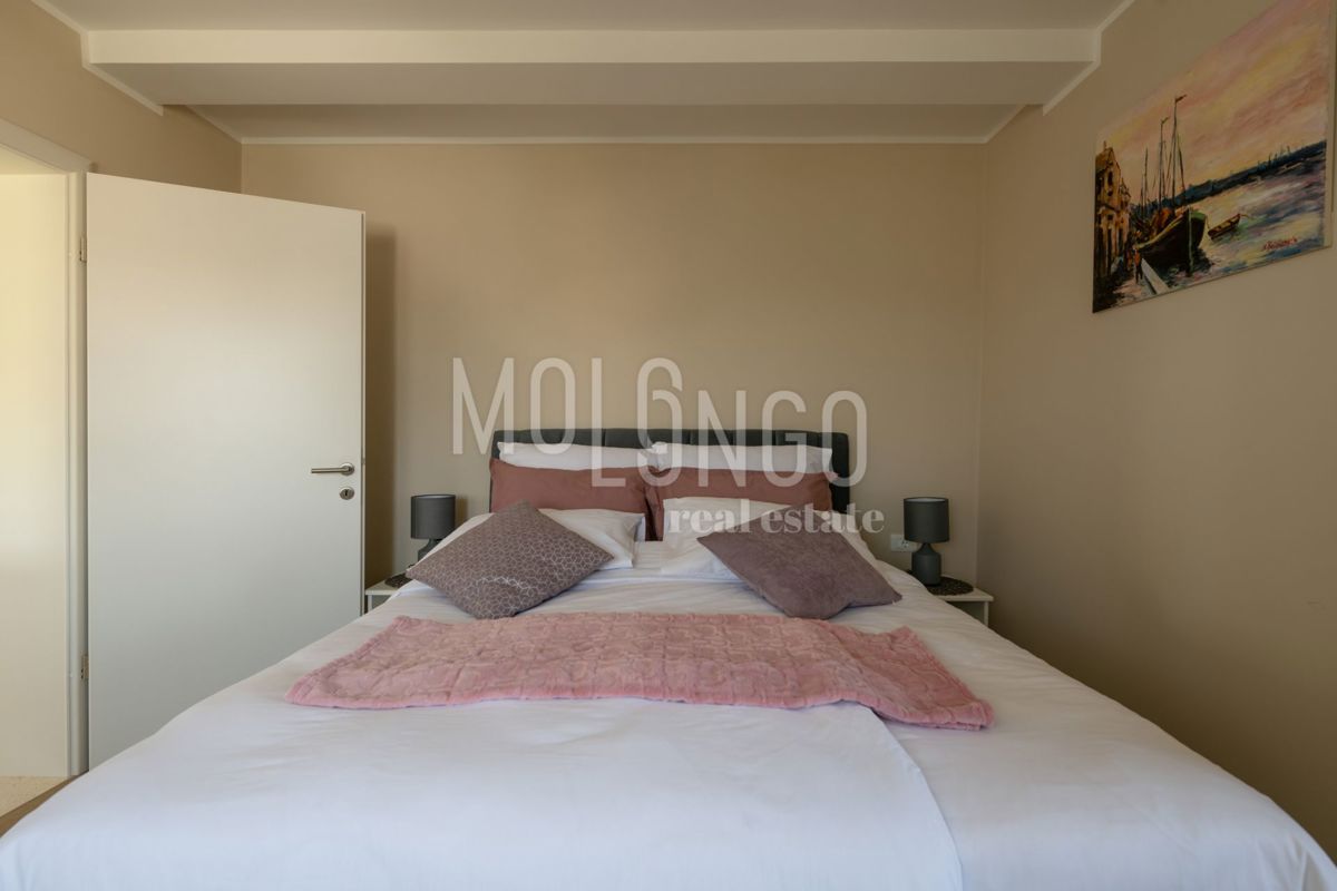 ISTRA – Moderna villa s bazenom i pogledom na more!