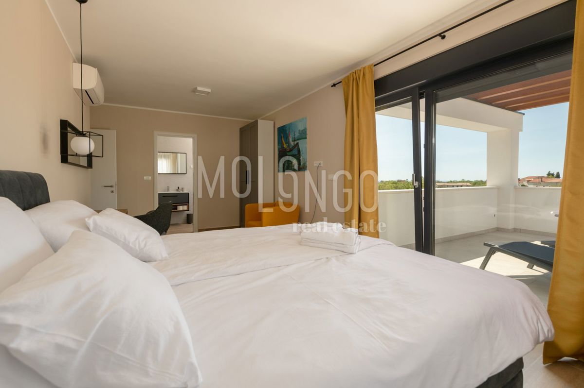 ISTRA – Moderna villa s bazenom i pogledom na more!