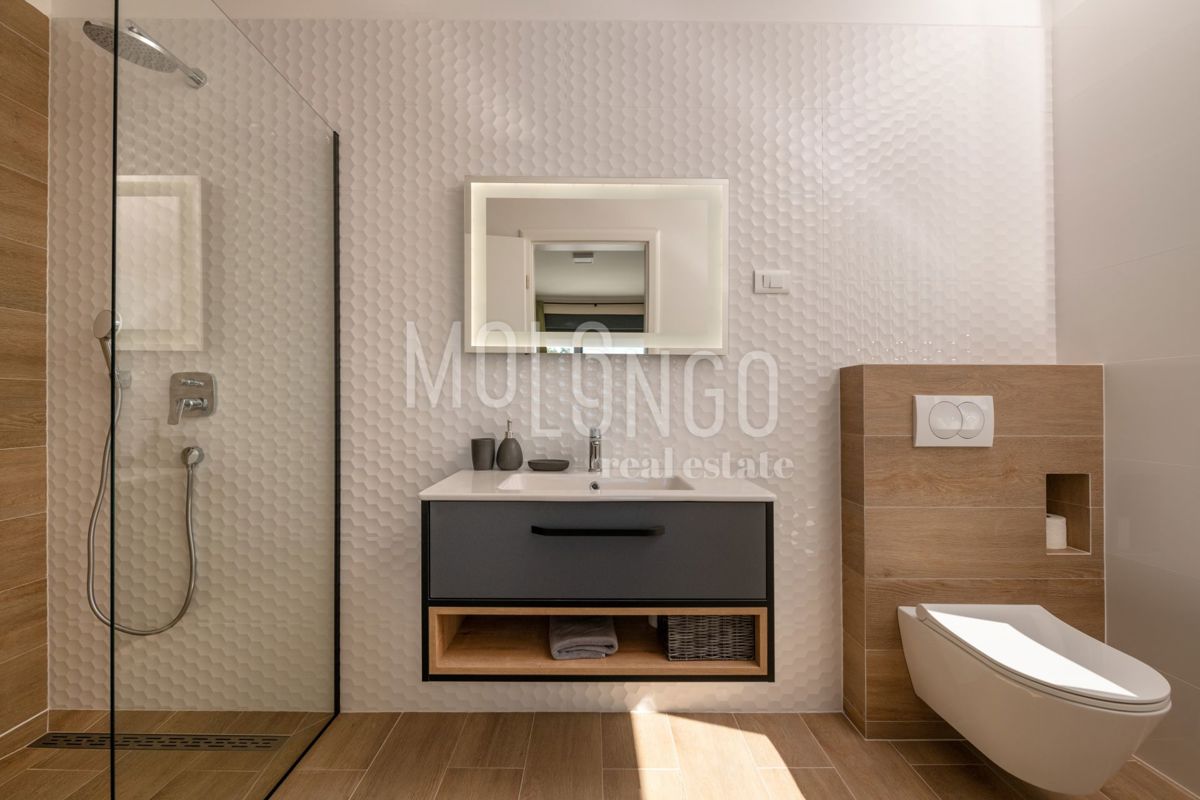 ISTRA – Moderna villa s bazenom i pogledom na more!