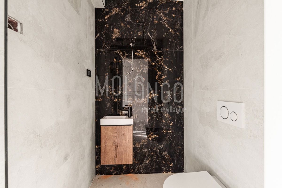 ISTRA, POREČ - Luksuzni penthouse u novoj zgradi s krovnom terasom.