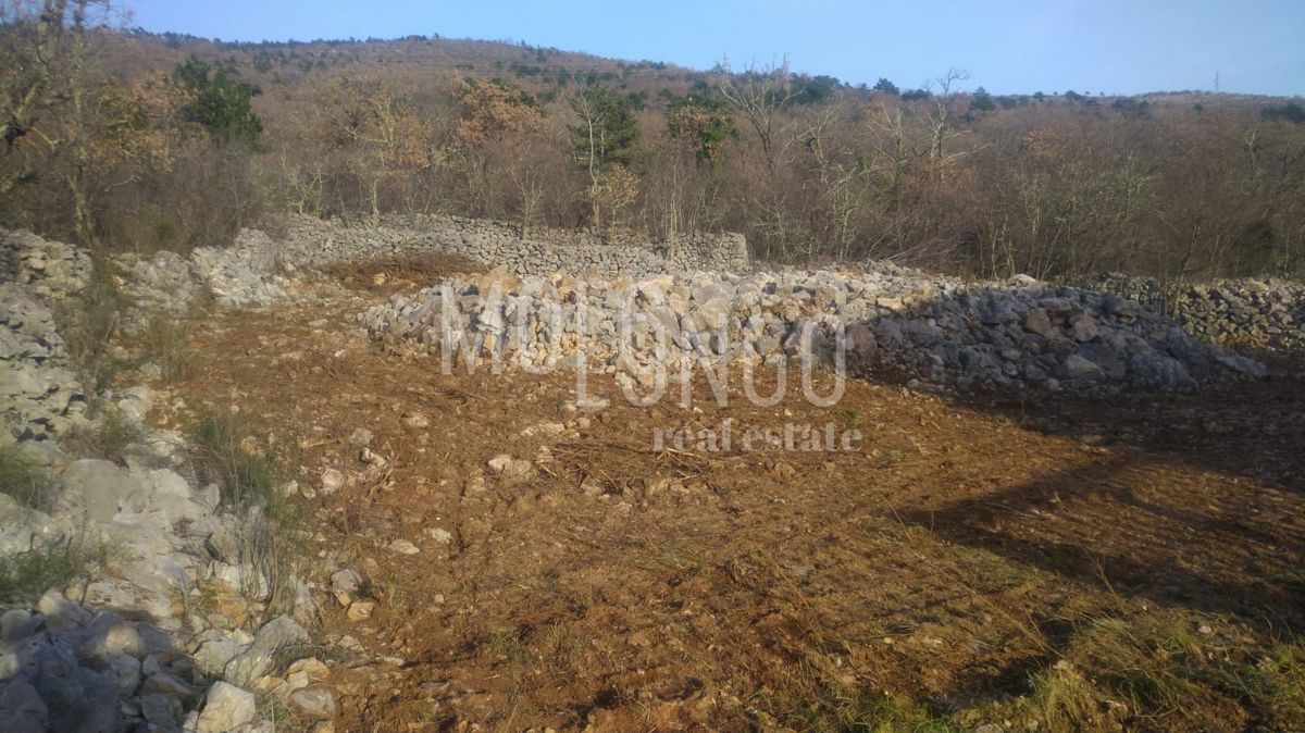 CRIKVENICA, terreno edificabile 678 m2 con permesso di costruzione