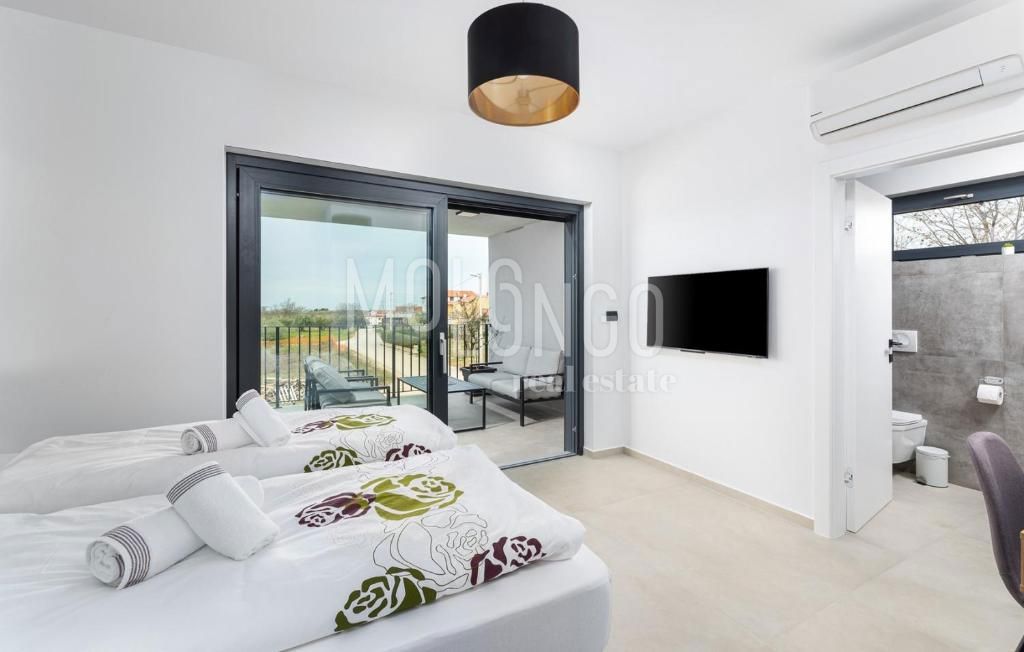 ISTRIA, PARENZO – Lussuosa Villa Moderna con Piscina