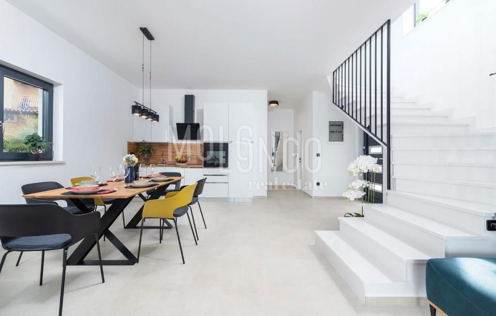 ISTRIA, PARENZO – Lussuosa Villa Moderna con Piscina