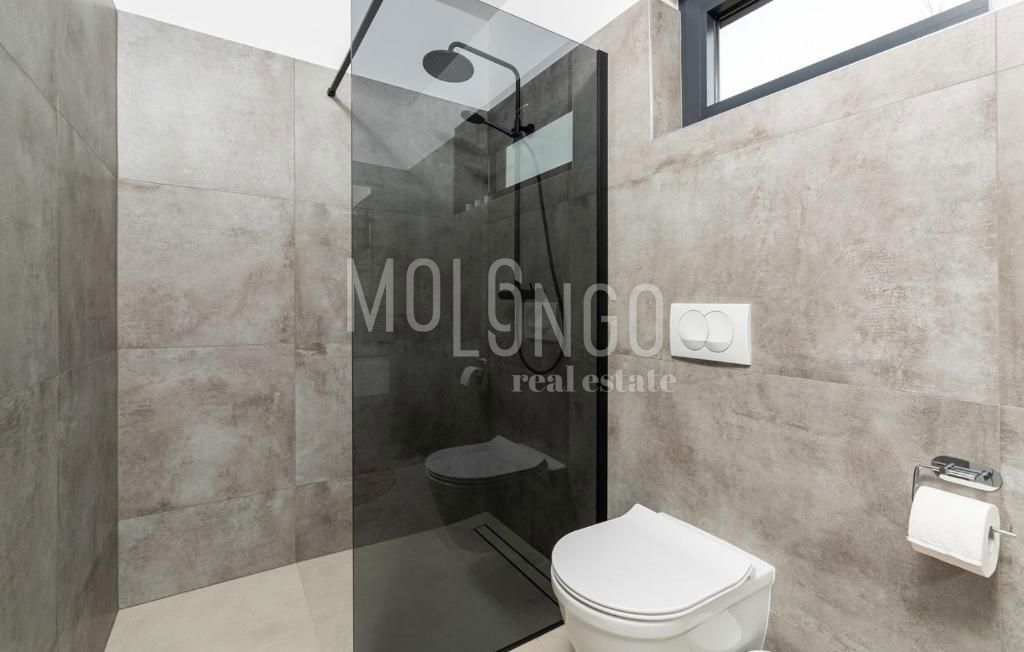 ISTRIA, PARENZO – Lussuosa Villa Moderna con Piscina