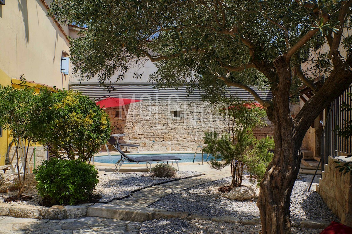 ISTRA ORBANIĆI, PREZZO RIDOTTO! due ville in pietra con piscina