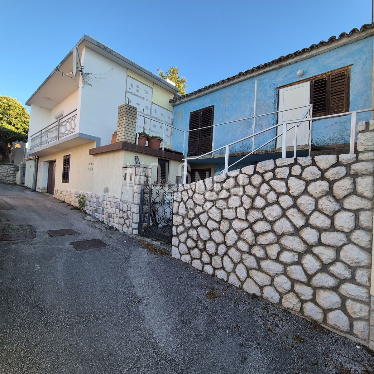 CRIKVENICA, due case in una posizione tranquilla!