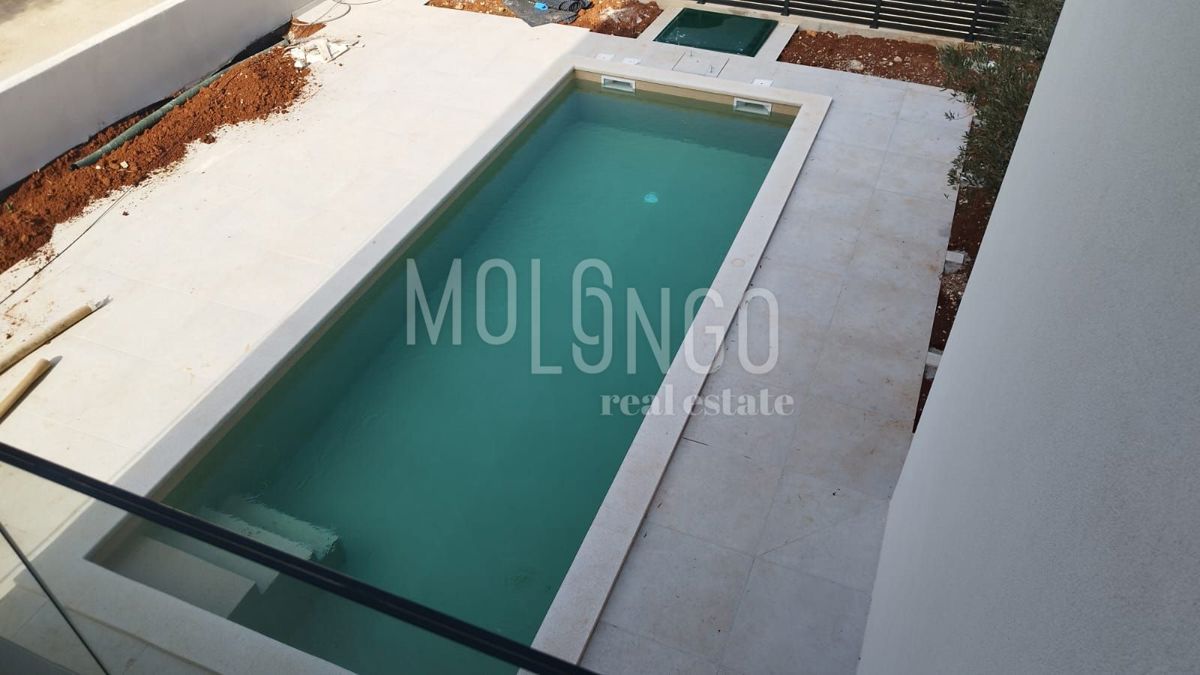 ISTRA, POREČ Appartamento top con piscina, a 800 m dal mare.