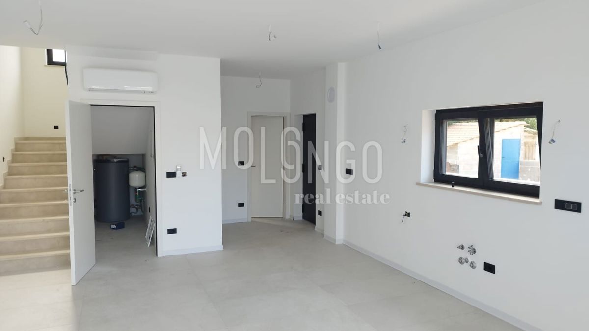 ISTRA, POREČ Appartamento top con piscina, a 800 m dal mare.