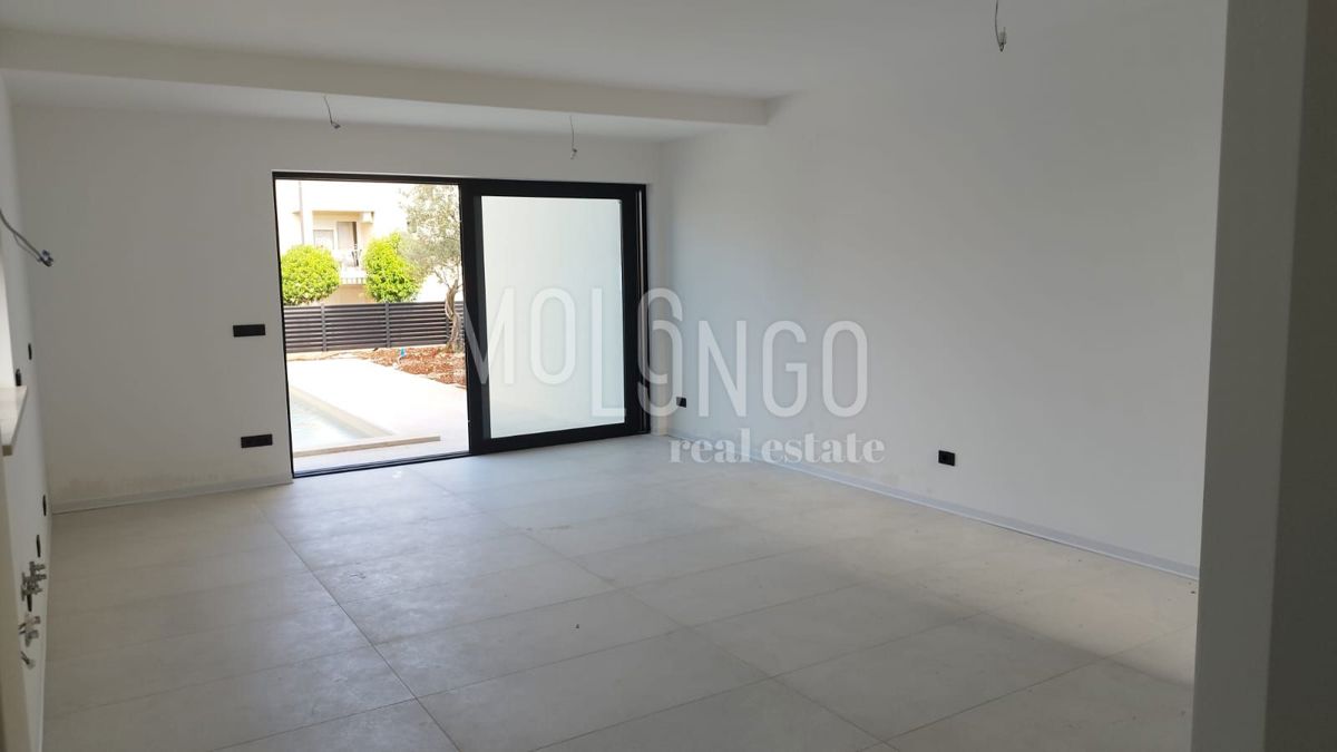 ISTRA, POREČ Appartamento top con piscina, a 800 m dal mare.