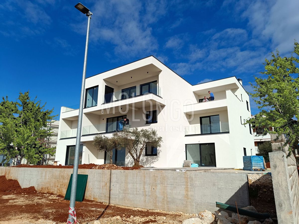 ISTRA, POREČ Appartamento top con piscina, a 800 m dal mare.