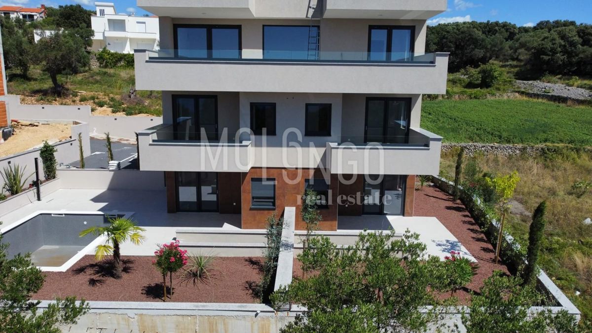 NOVALJA, JAKIŠNICA -  Apartman s predivnim pogledom na more i vrhunskom opremom