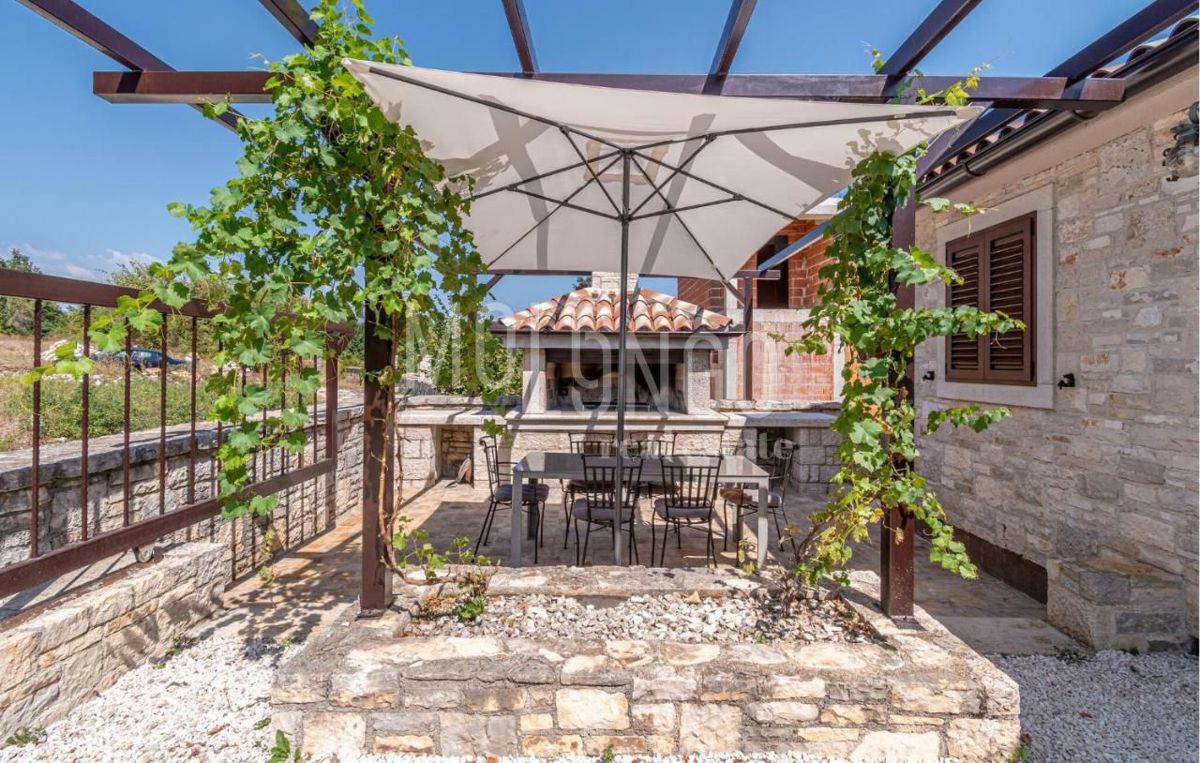 ISTRIA, BARBAN – Ottima opportunità: casa, appartamenti in fase di costruzione grezza e terreno agricolo in un contesto naturale.