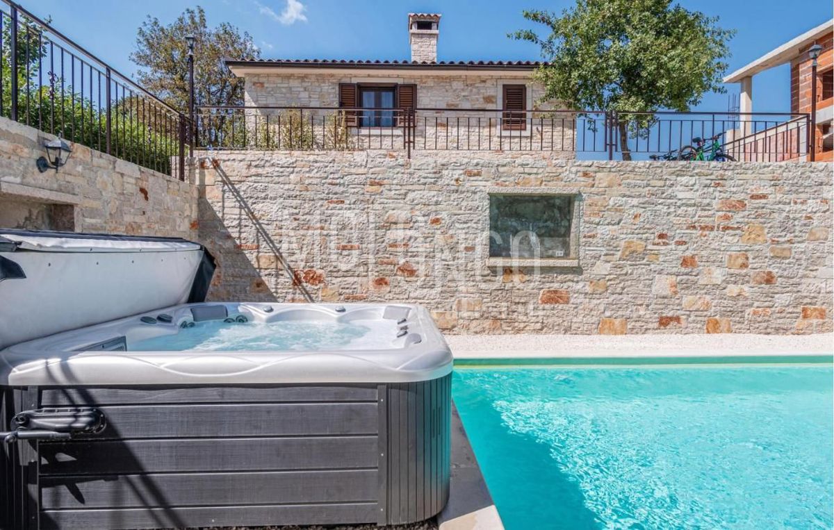 ISTRIA, BARBAN – Ottima opportunità: casa, appartamenti in fase di costruzione grezza e terreno agricolo in un contesto naturale.