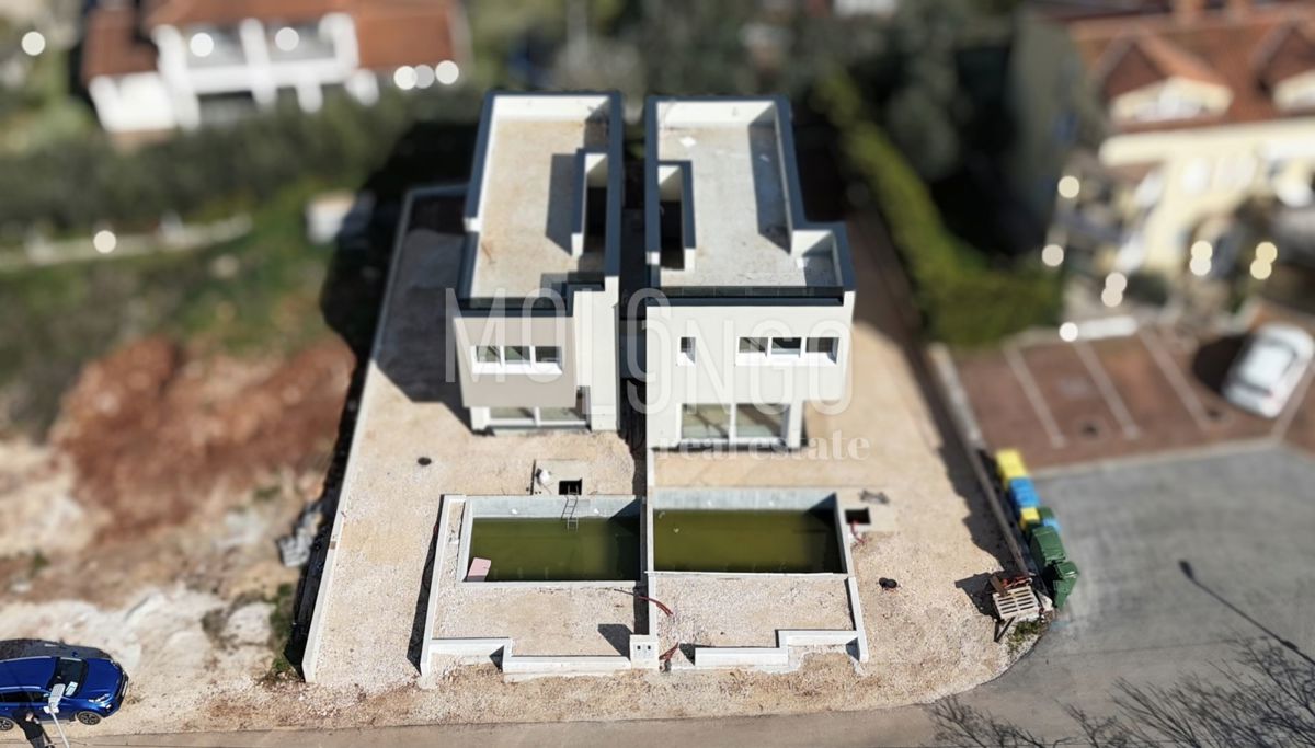 ISTRA, POREČ- Dvojna kuća s bazenom i pogledom na more