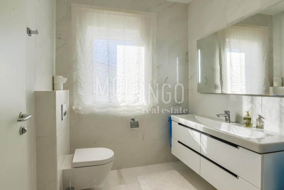 Appartamento/appartamento Štinjan, Pula, 171,10m2