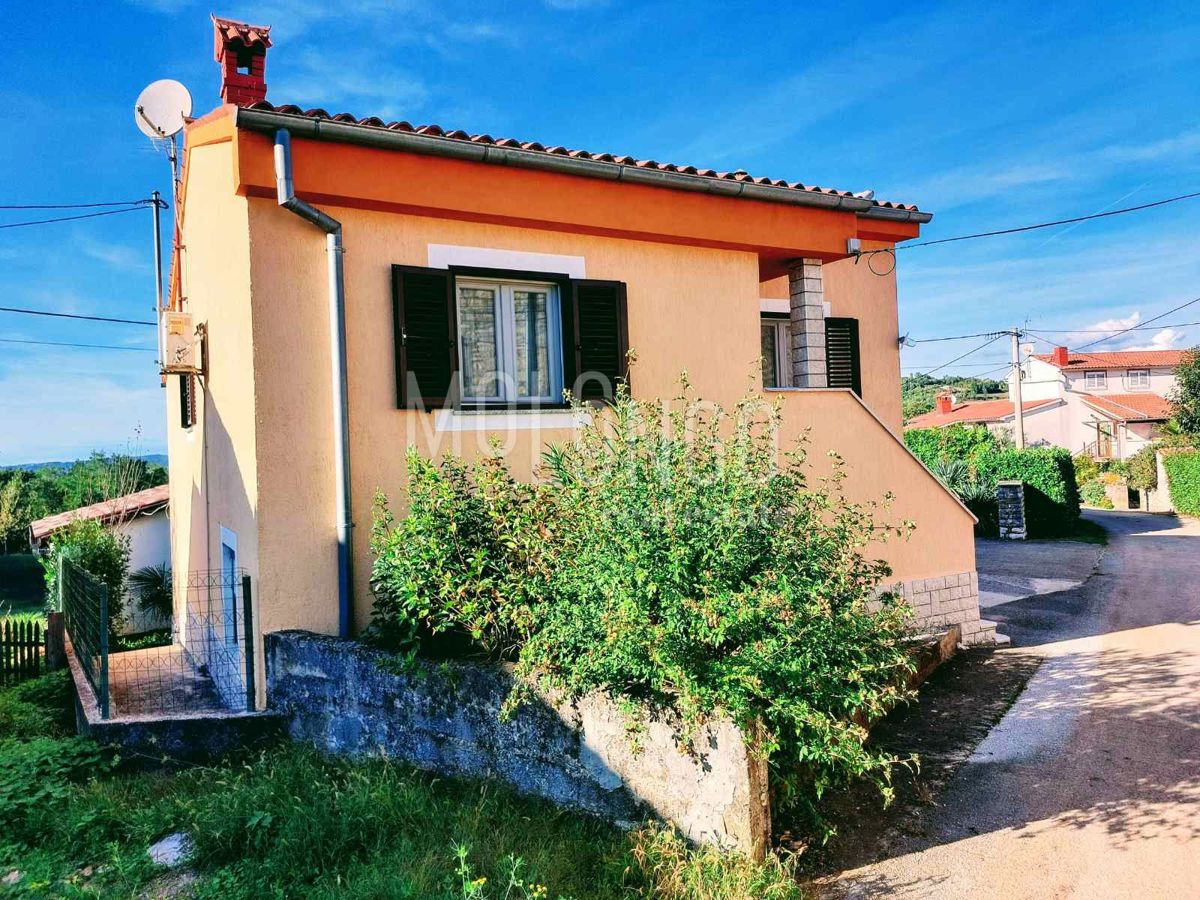 ISTRIA, MOTOVUN – Casa affascinante con grande potenziale