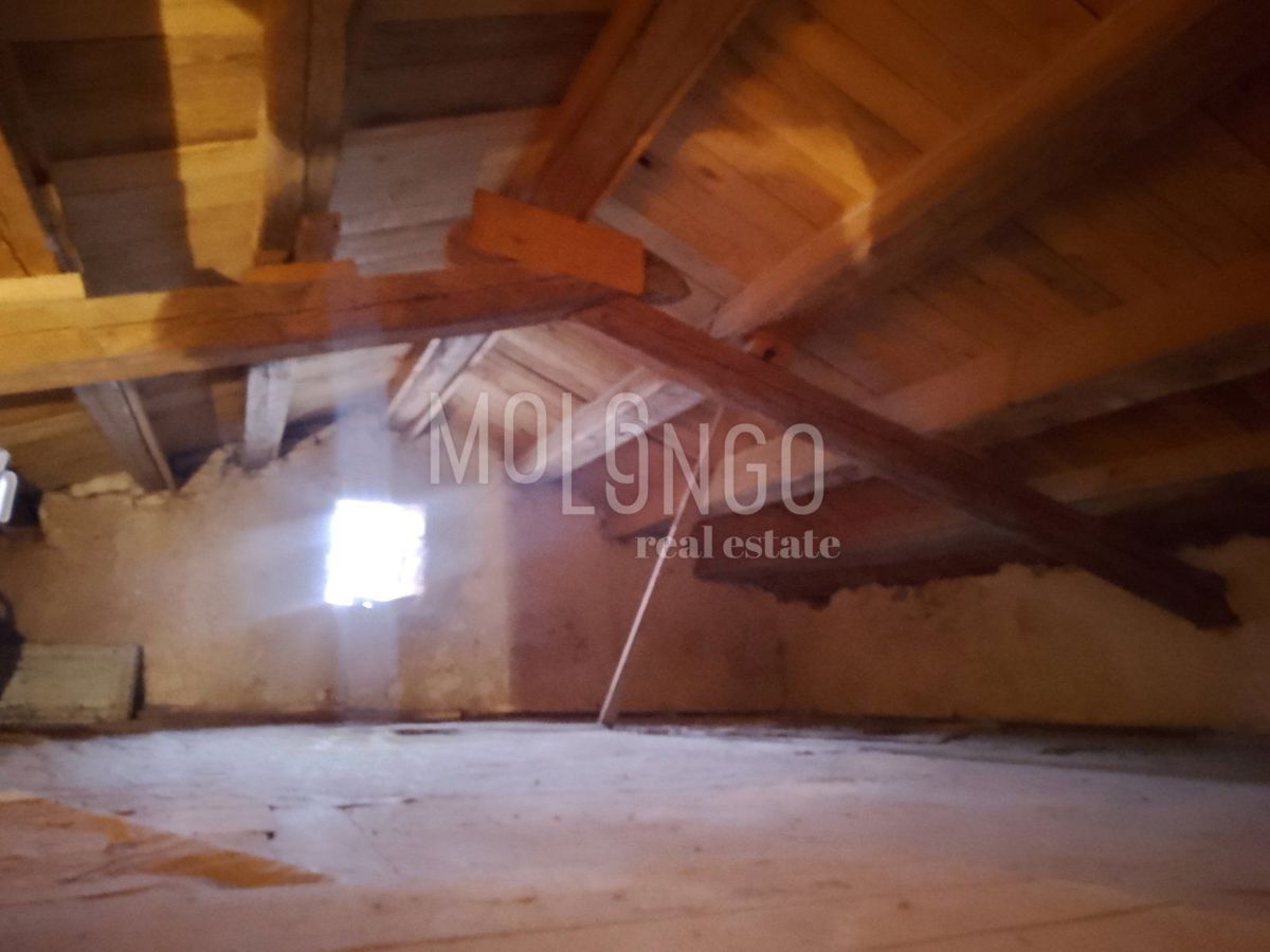 ISTRIA, dintorni di POLA – Casa in pietra da ristrutturare