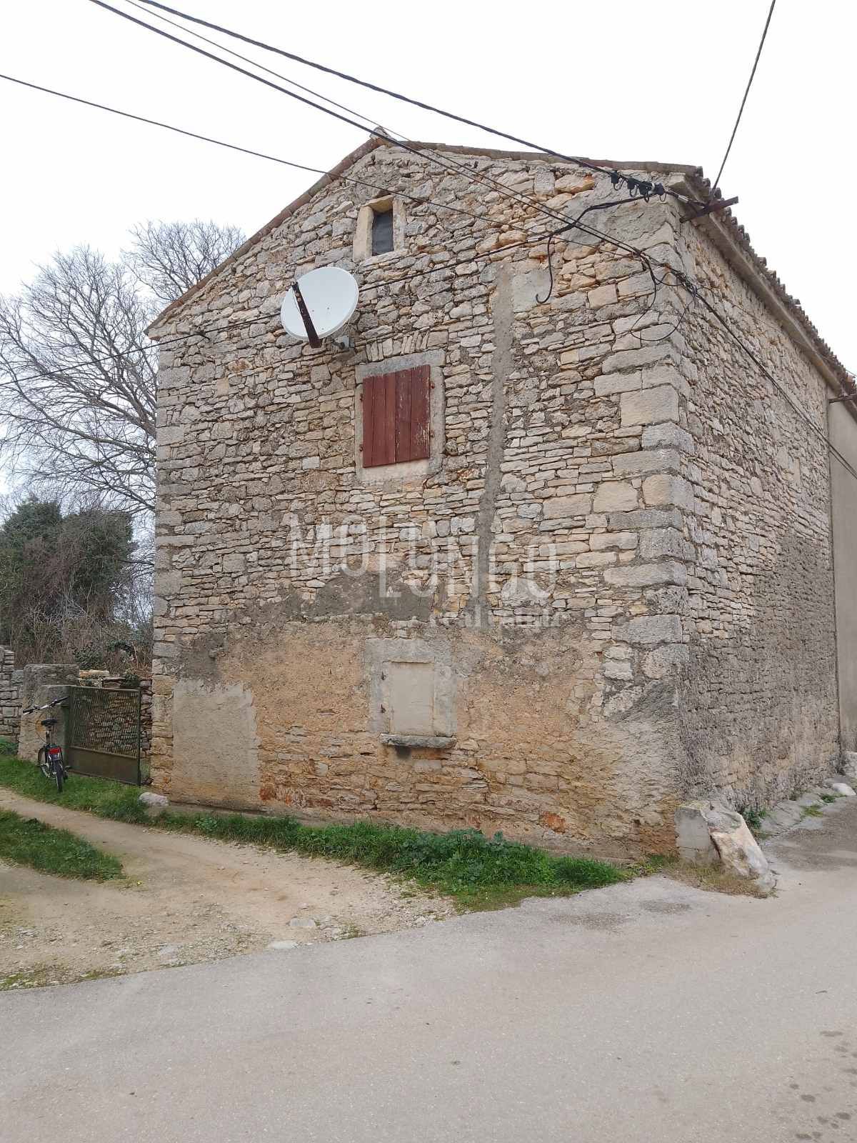 ISTRIA, dintorni di POLA – Casa in pietra da ristrutturare