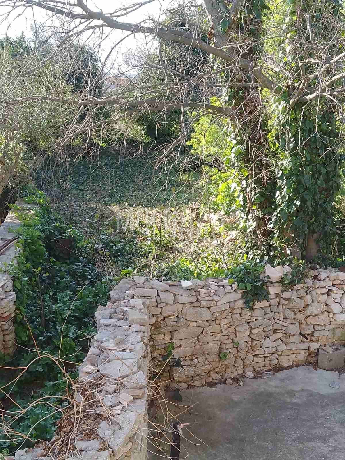 ISTRIA, dintorni di POLA – Casa in pietra da ristrutturare