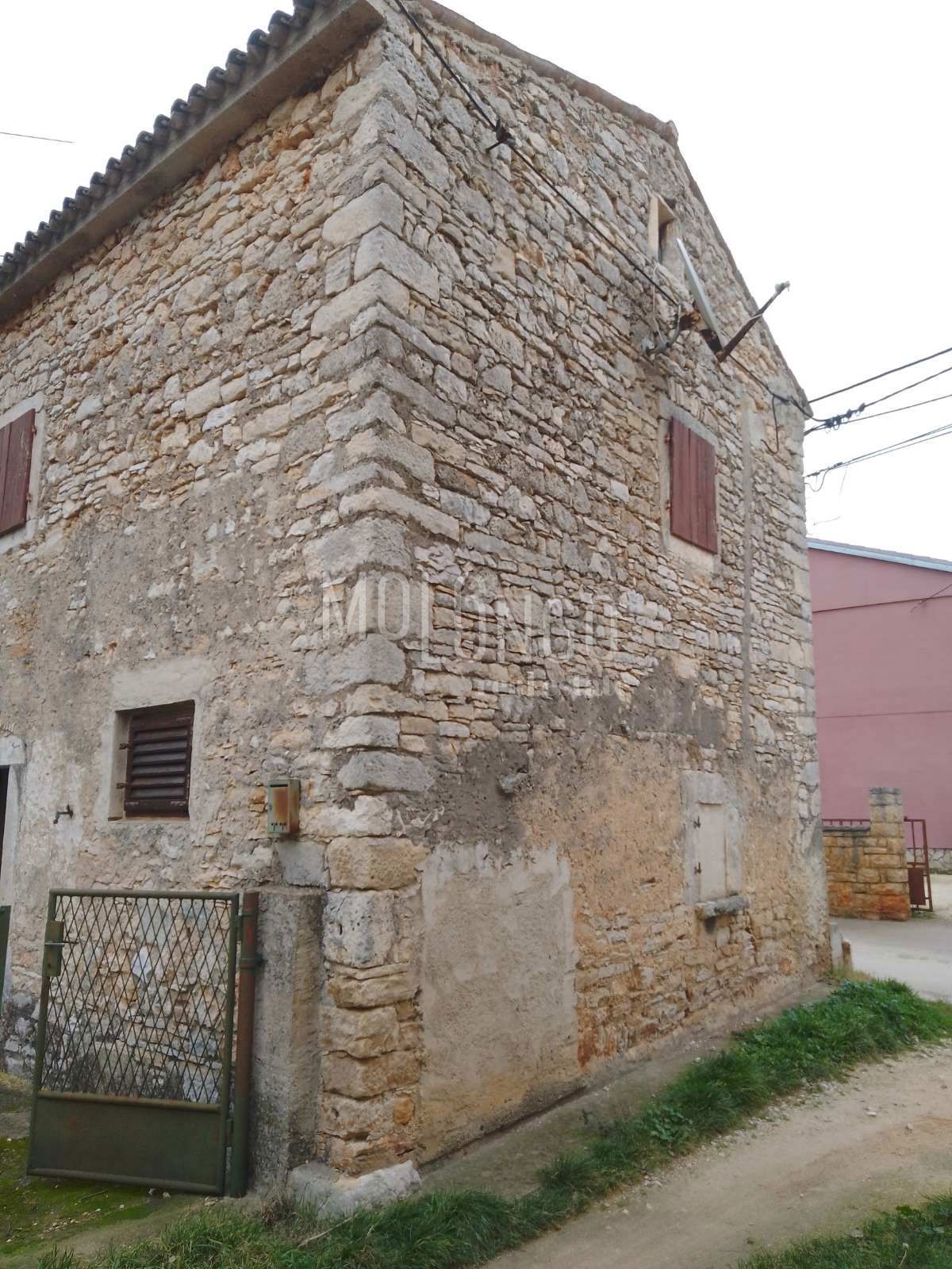 ISTRIA, dintorni di POLA – Casa in pietra da ristrutturare